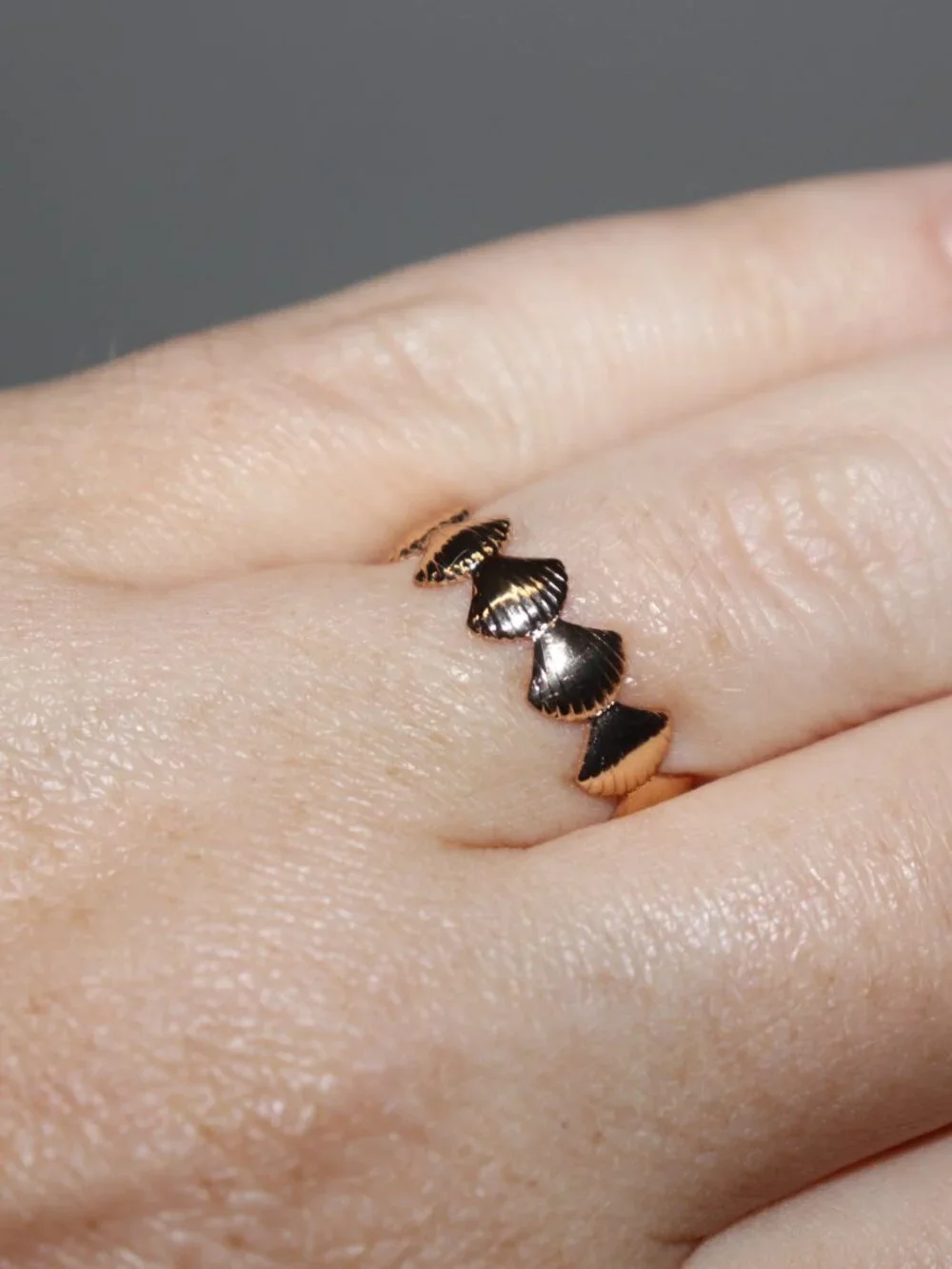 ✨ NWOT Gold Seashell Pattern Adjustable Ring • Size 7–9 ✨